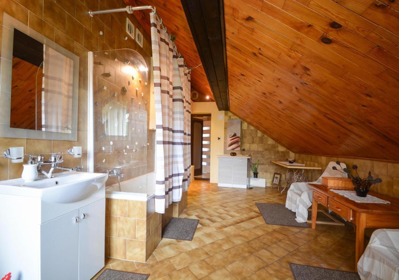 Albergue Dom Tu I Teraz Lublin Exterior foto